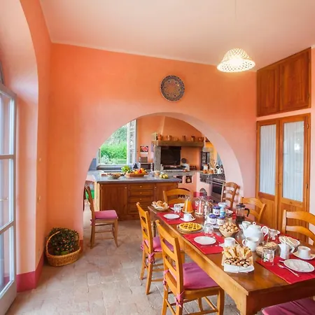 Querce D'orlando Chateau Sleeps 14 With Pool And Wifi Holiday home Capranica